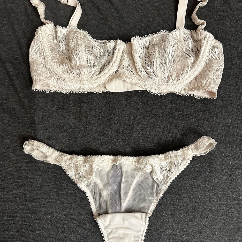 Journelle Elegant Lace Intimates Set in Cream, 32D / Small